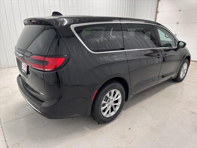 new 2025 Chrysler Pacifica car, priced at $43,977