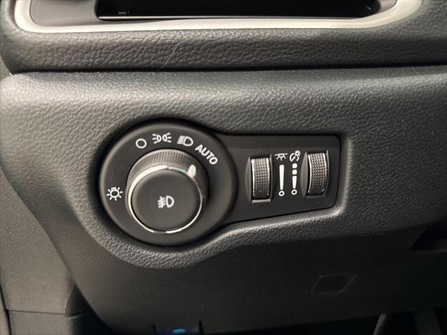 new 2025 Chrysler Pacifica car, priced at $43,977