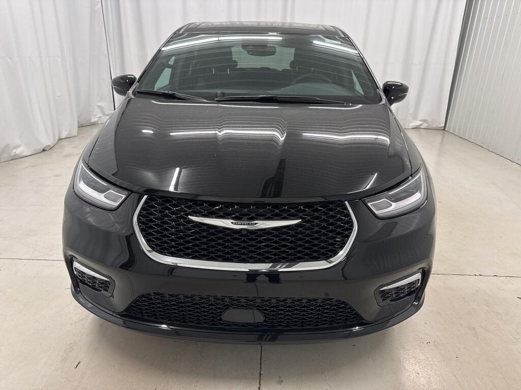 new 2025 Chrysler Pacifica car, priced at $42,879