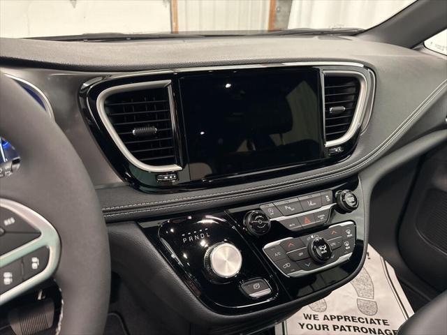 new 2025 Chrysler Pacifica car, priced at $43,977