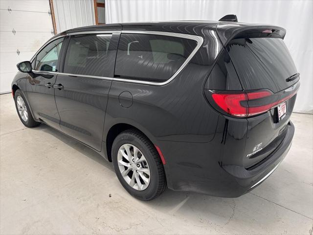 new 2025 Chrysler Pacifica car, priced at $43,977