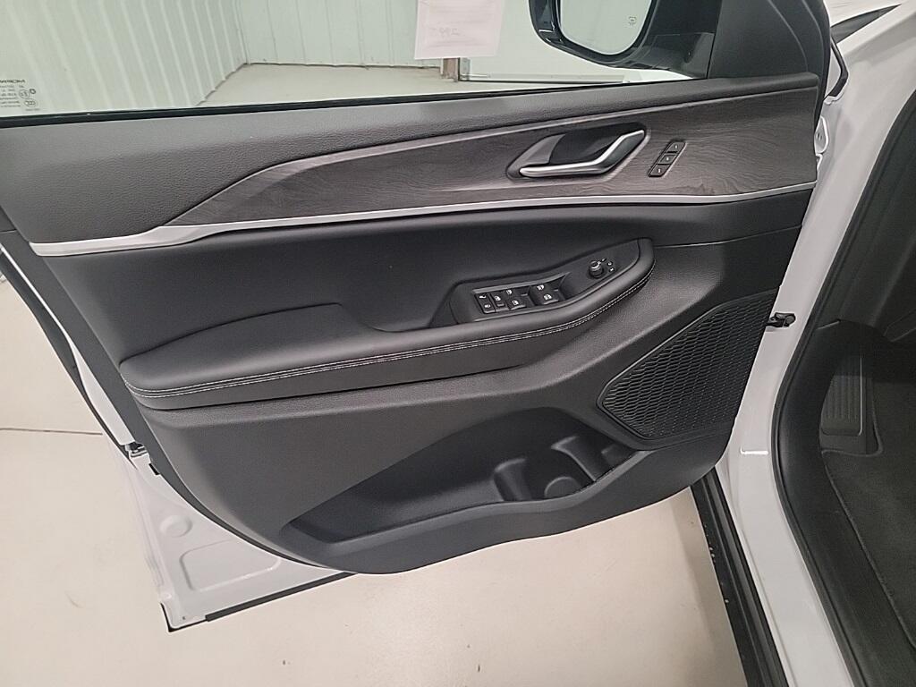 new 2025 Jeep Grand Cherokee L car, priced at $52,228