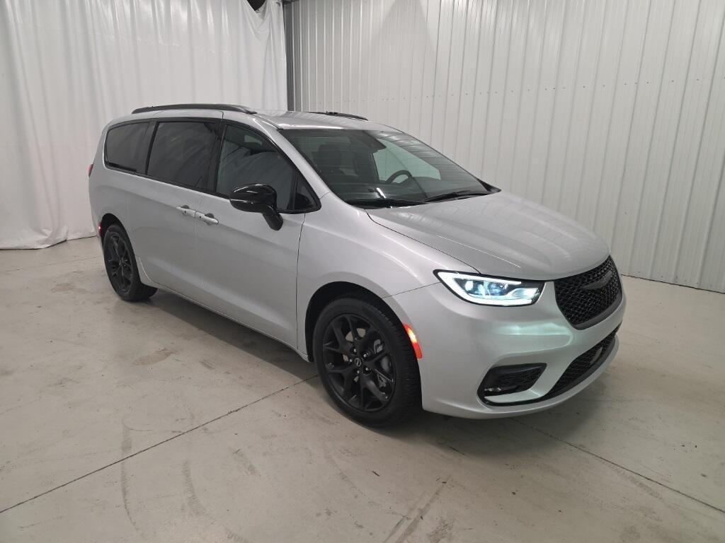 new 2026 Chrysler Pacifica car, priced at $45,596