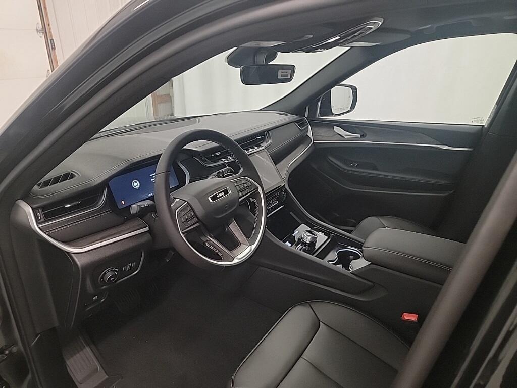 new 2025 Jeep Grand Cherokee car, priced at $45,323