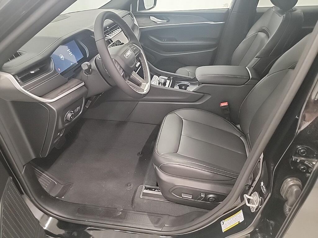new 2025 Jeep Grand Cherokee car, priced at $45,323