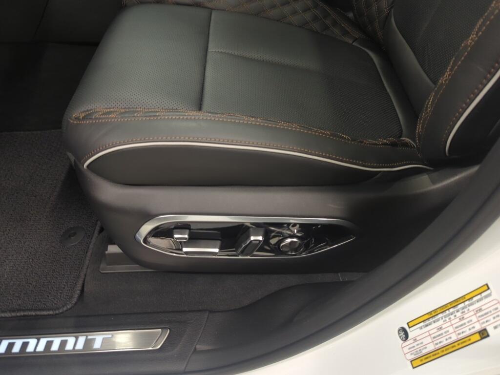 new 2025 Jeep Grand Cherokee car, priced at $55,581
