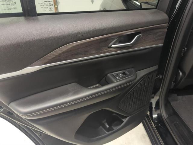 used 2024 Jeep Grand Cherokee car, priced at $37,271