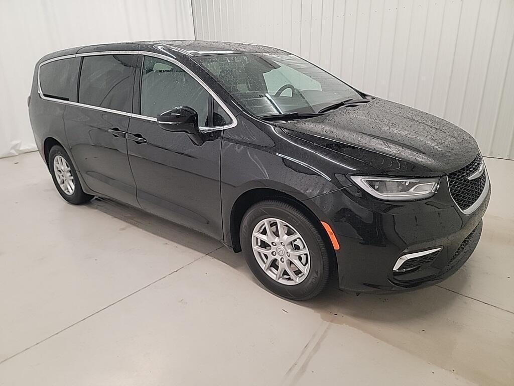 new 2026 Chrysler Pacifica car, priced at $40,066