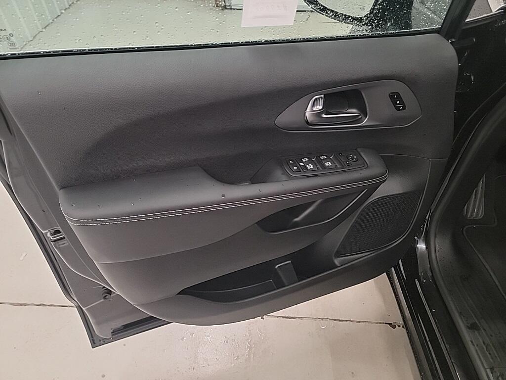 new 2026 Chrysler Pacifica car, priced at $40,066