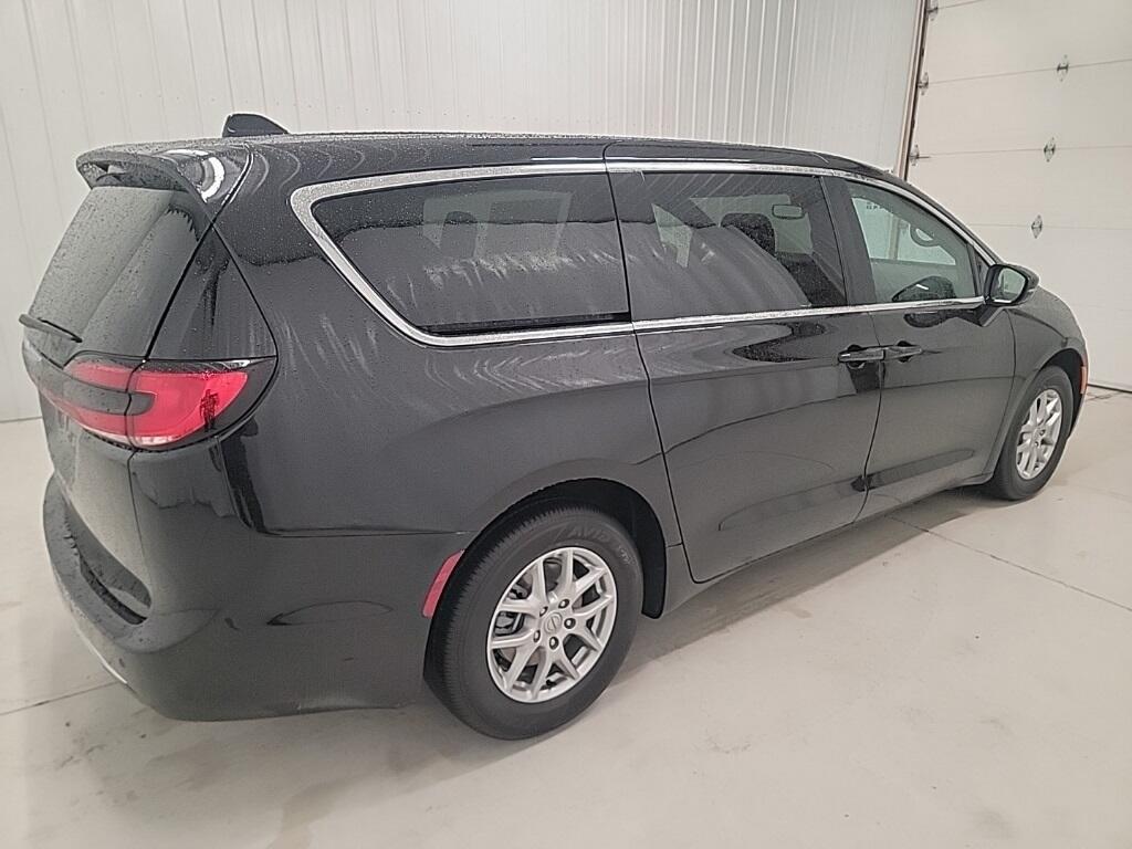 new 2026 Chrysler Pacifica car, priced at $40,066