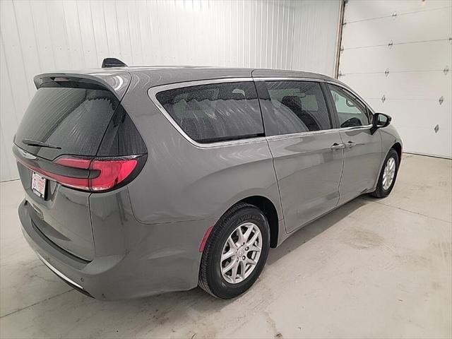 new 2025 Chrysler Pacifica car, priced at $39,632