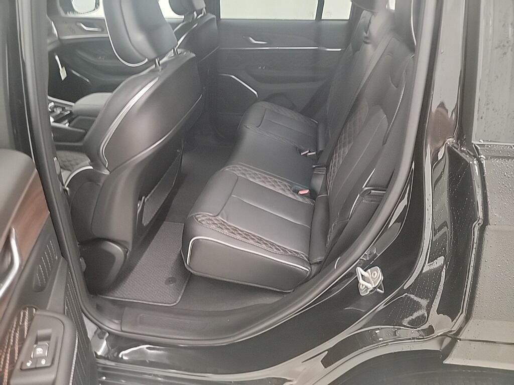 new 2025 Jeep Grand Cherokee car, priced at $56,099