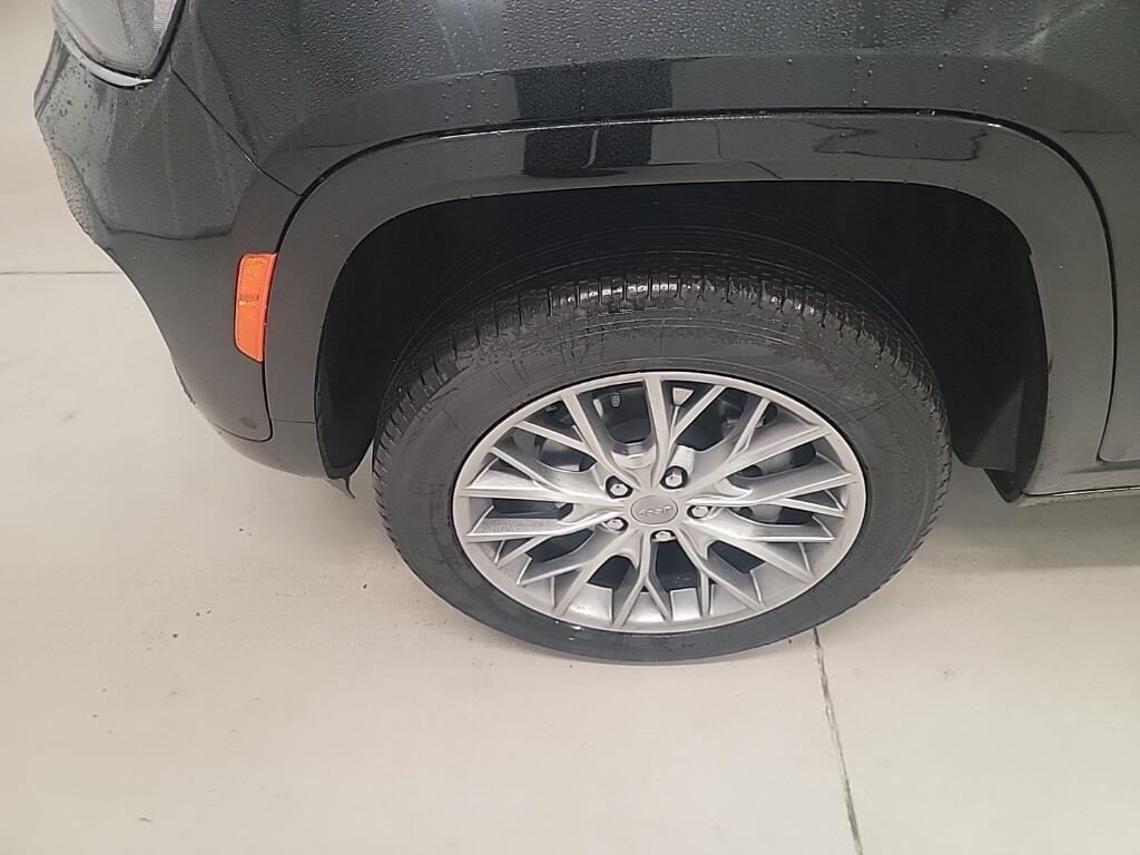 new 2025 Jeep Grand Cherokee car, priced at $56,099