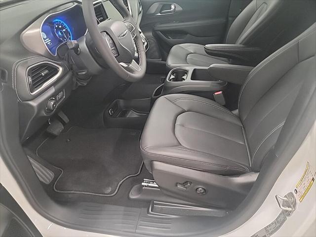 new 2025 Chrysler Pacifica car, priced at $40,178