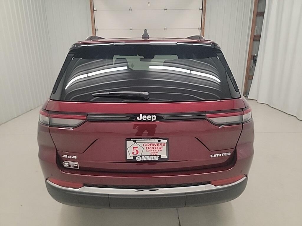 new 2025 Jeep Grand Cherokee car, priced at $46,180