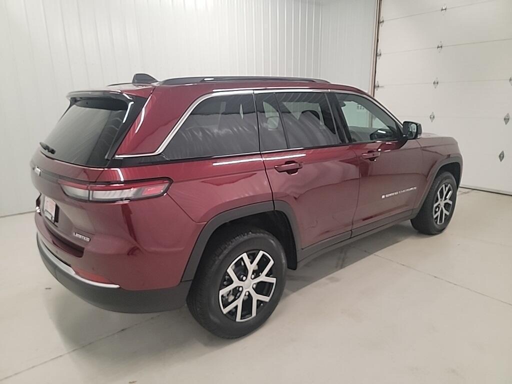new 2025 Jeep Grand Cherokee car, priced at $46,180