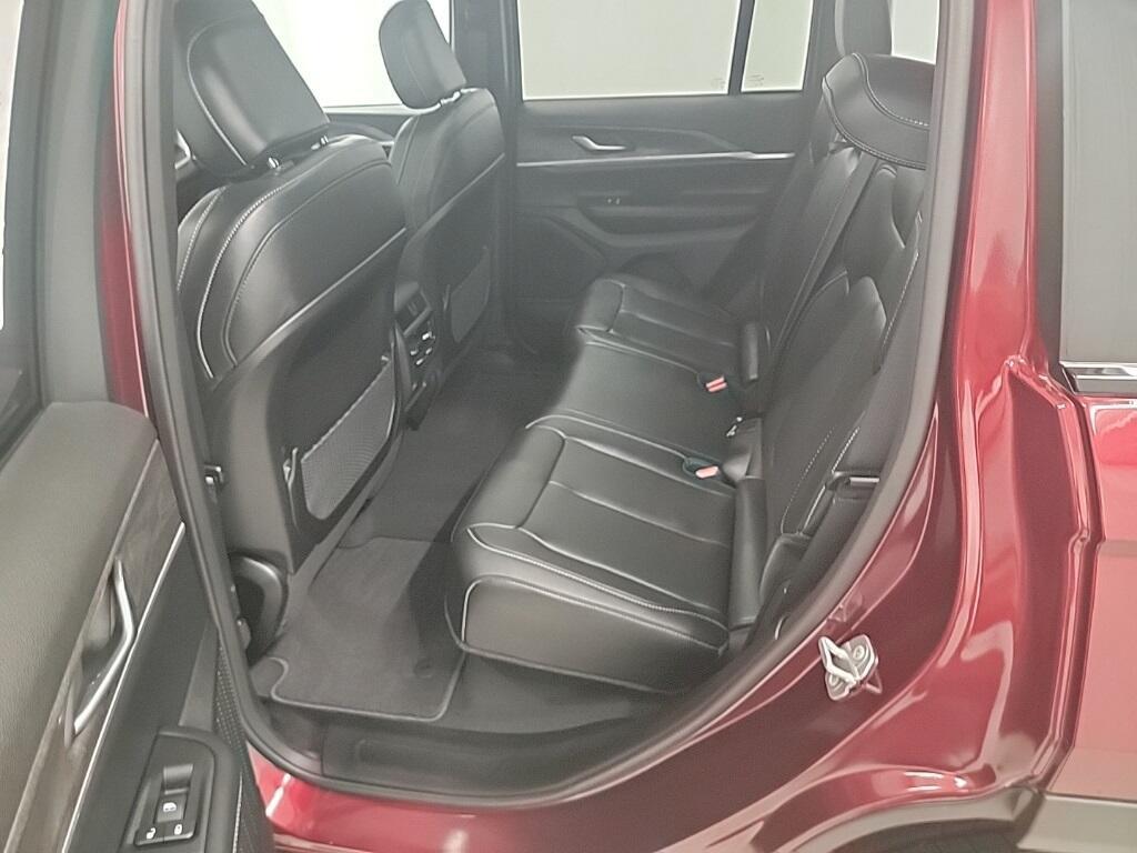 new 2025 Jeep Grand Cherokee car, priced at $46,180