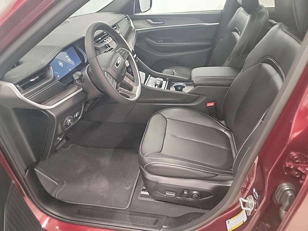 new 2025 Jeep Grand Cherokee car, priced at $46,180