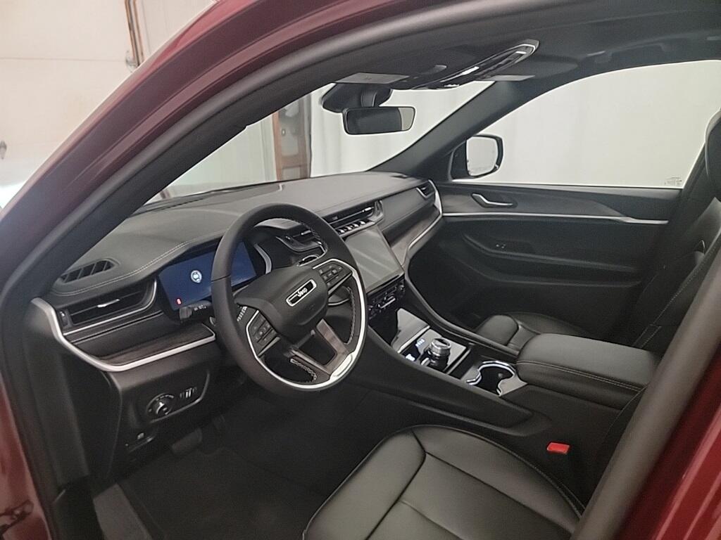 new 2025 Jeep Grand Cherokee car, priced at $46,180