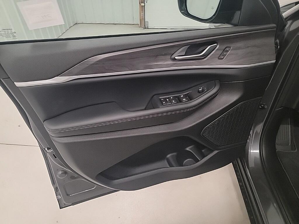 new 2025 Jeep Grand Cherokee L car, priced at $50,462