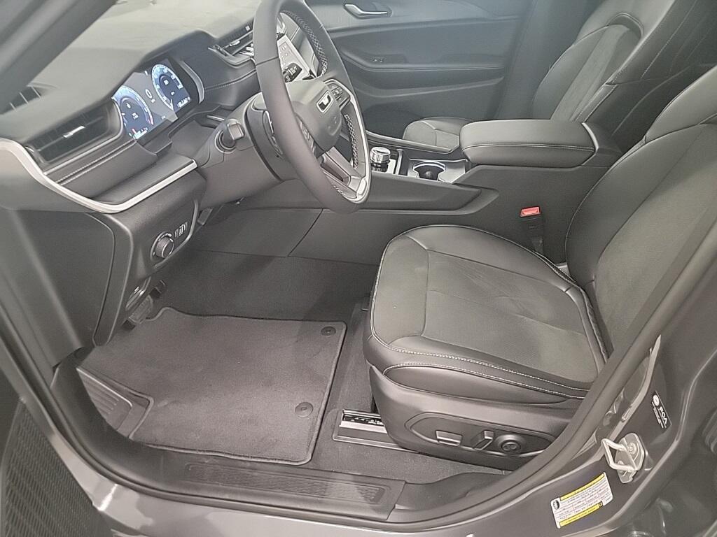 new 2025 Jeep Grand Cherokee car, priced at $42,856
