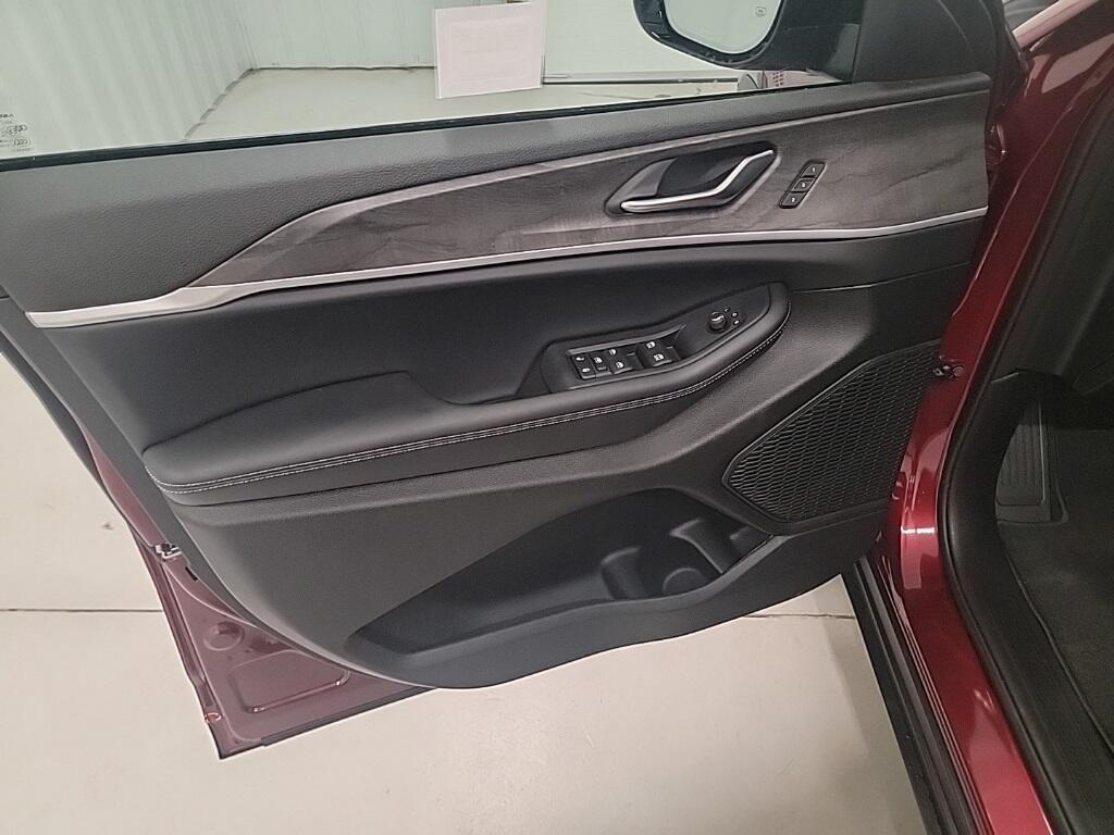 new 2025 Jeep Grand Cherokee L car, priced at $52,833