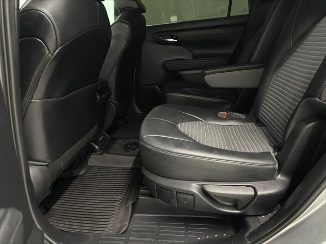 used 2021 Toyota Highlander car, priced at $34,997