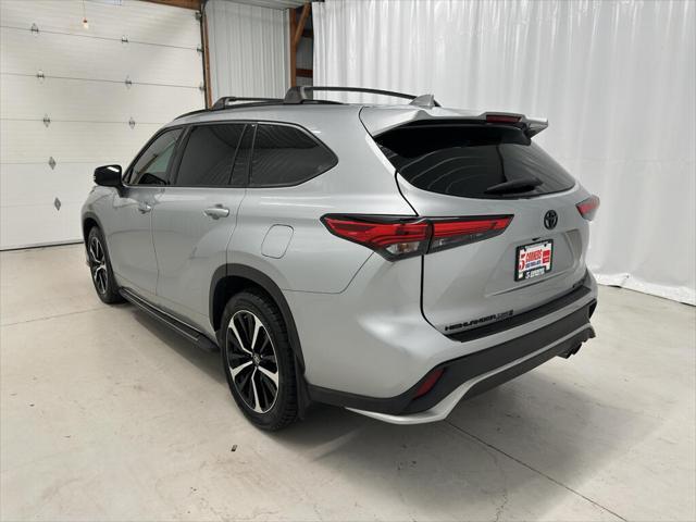 used 2021 Toyota Highlander car, priced at $34,997