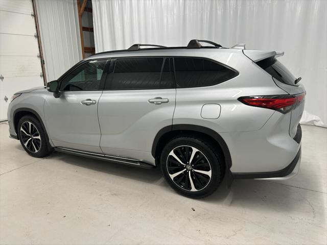 used 2021 Toyota Highlander car, priced at $34,997