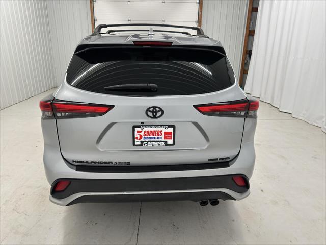 used 2021 Toyota Highlander car, priced at $34,997
