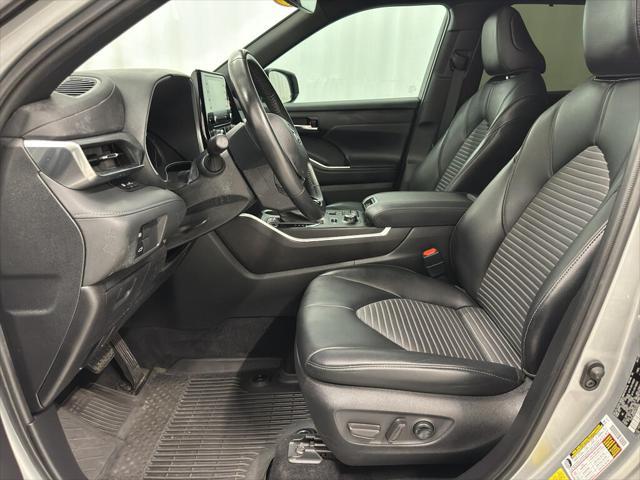 used 2021 Toyota Highlander car, priced at $34,997