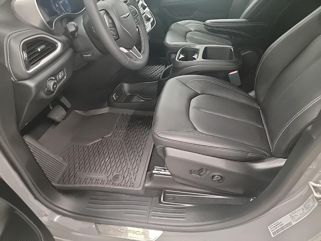 new 2025 Chrysler Pacifica car, priced at $44,278