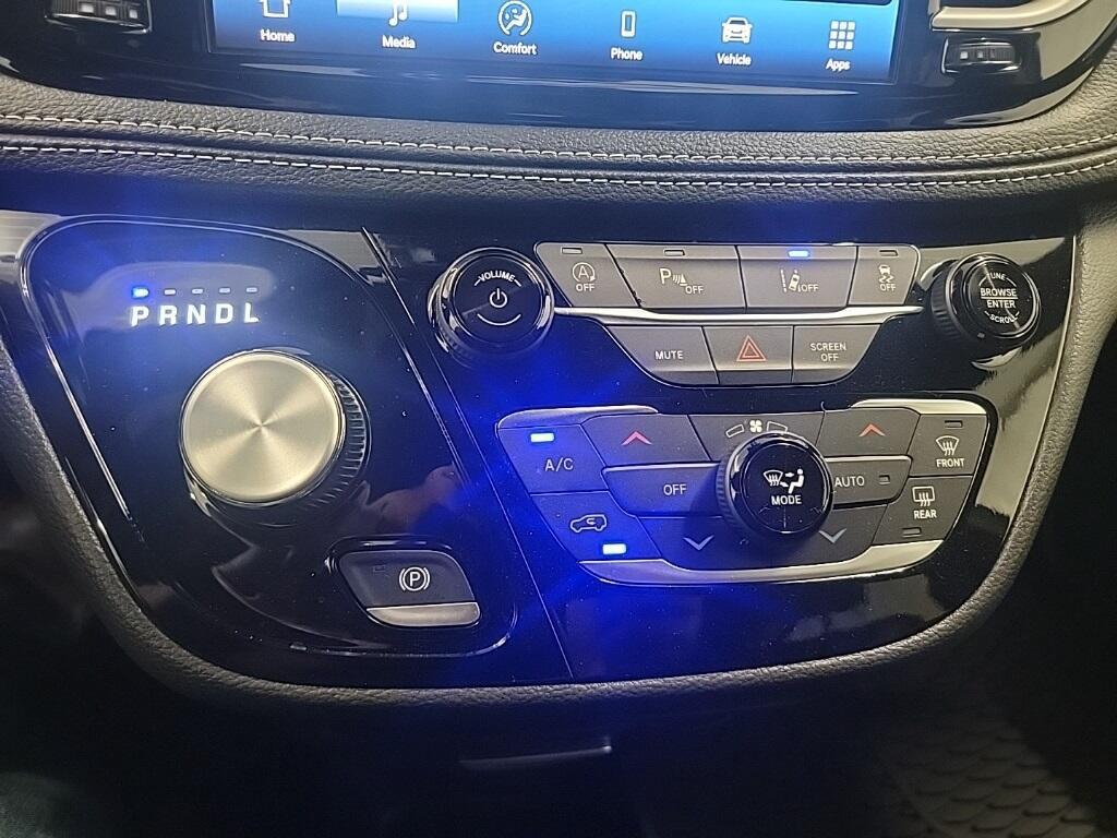 new 2025 Chrysler Pacifica car, priced at $44,278