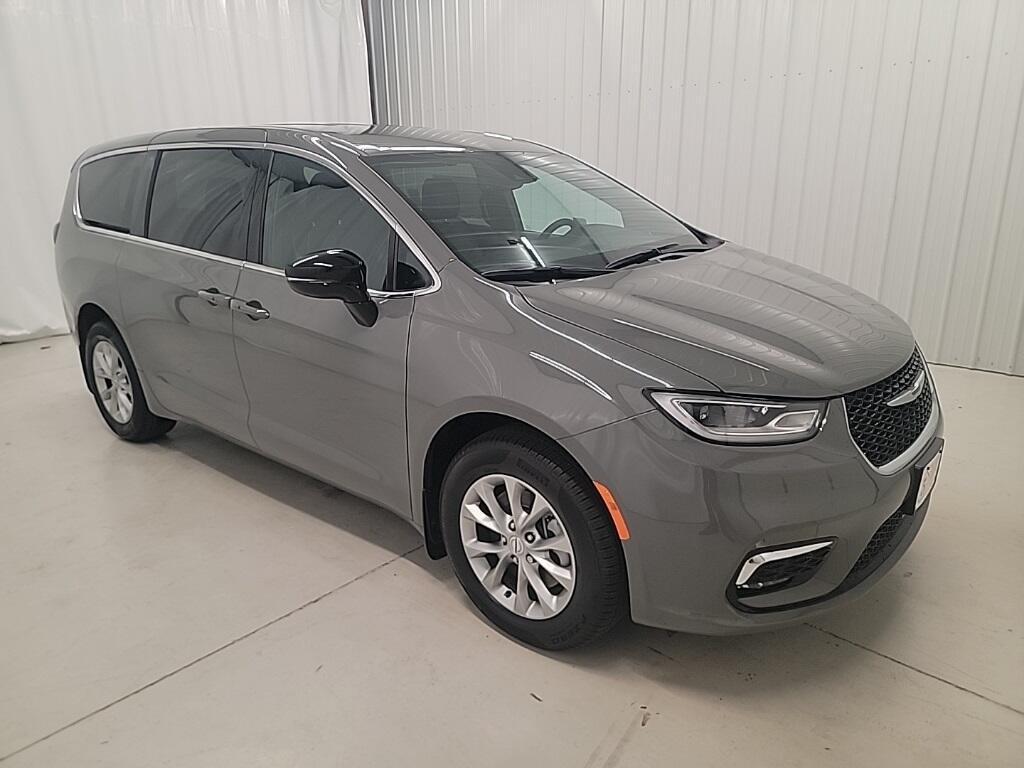 new 2025 Chrysler Pacifica car, priced at $44,278