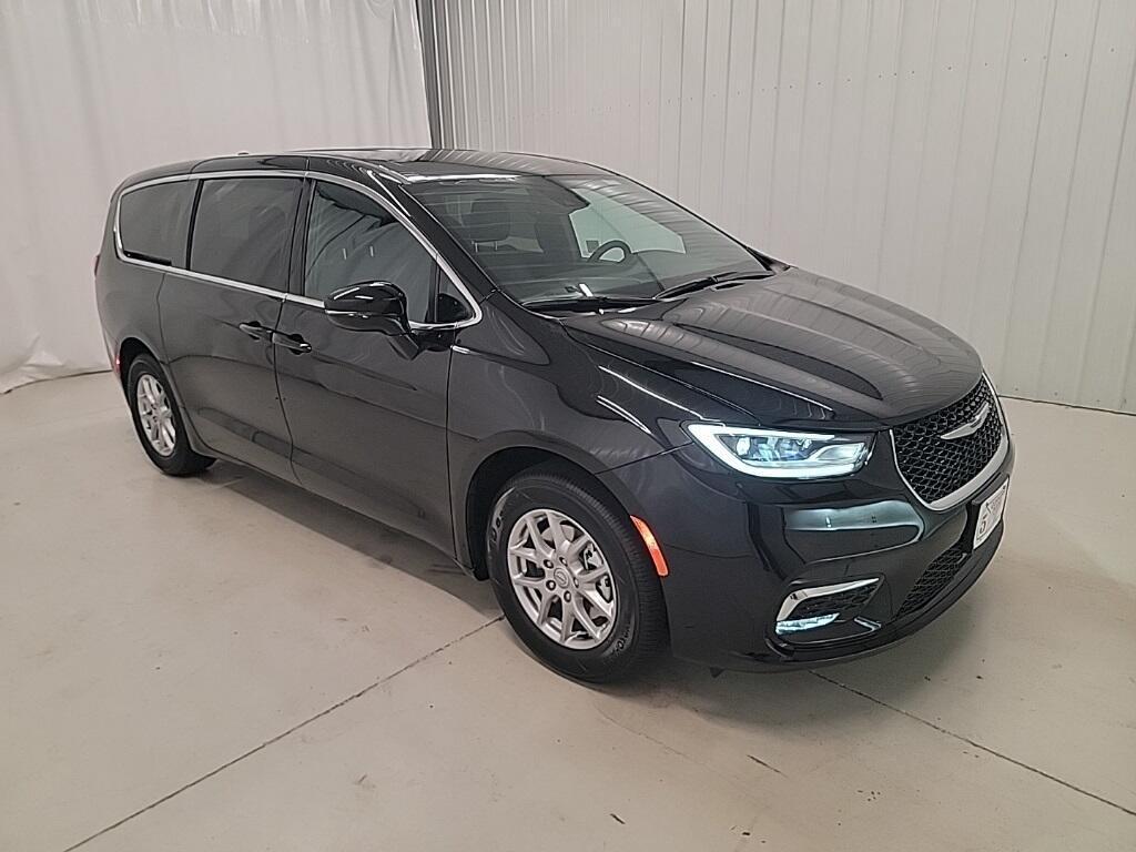 new 2025 Chrysler Pacifica car, priced at $38,800