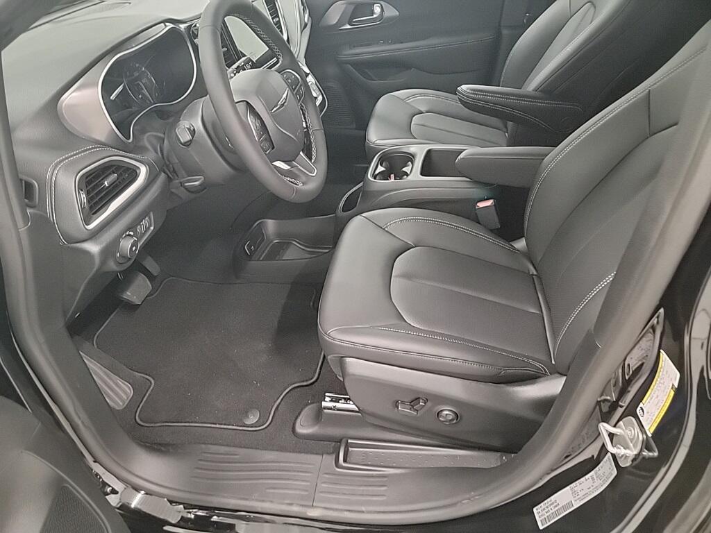 new 2025 Chrysler Pacifica car, priced at $38,800