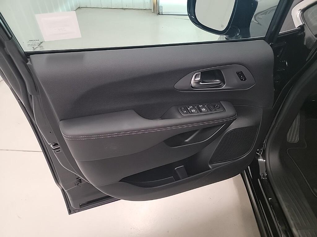 new 2025 Chrysler Pacifica car, priced at $38,800