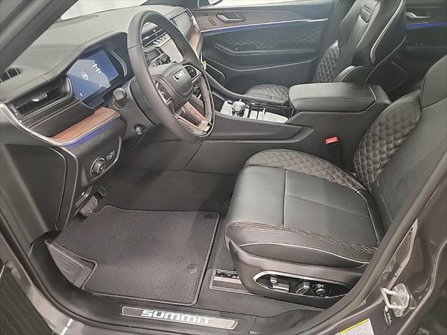 new 2025 Jeep Grand Cherokee car, priced at $57,901