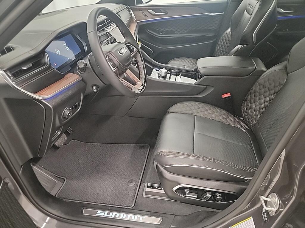 new 2025 Jeep Grand Cherokee car, priced at $57,186