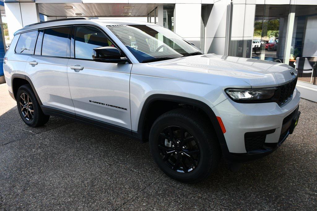 used 2024 Jeep Grand Cherokee L car, priced at $29,799
