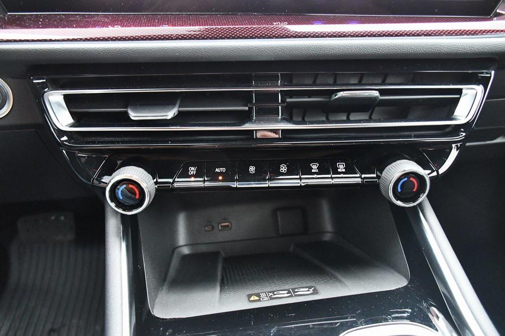 used 2025 Chevrolet Traverse car, priced at $47,499