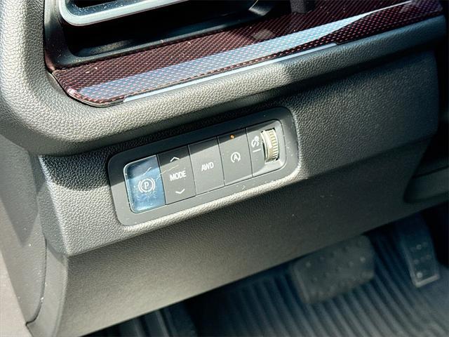 used 2024 Chevrolet Traverse car, priced at $51,398
