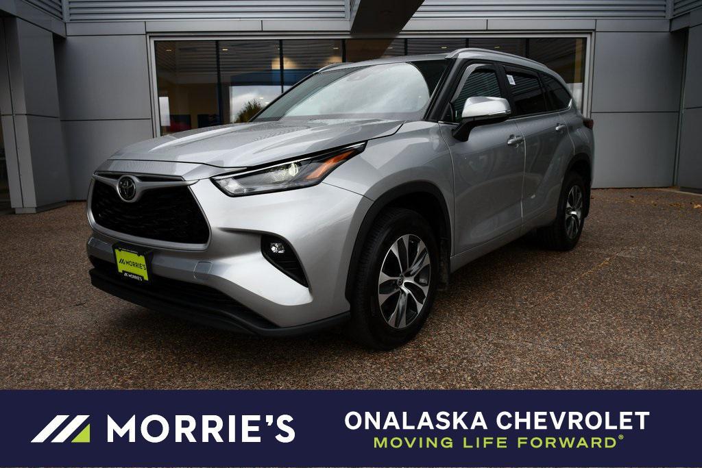 used 2023 Toyota Highlander car, priced at $40,997