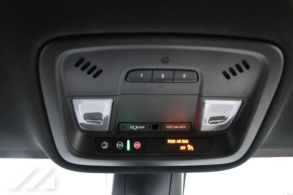 used 2022 Chevrolet Traverse car, priced at $35,999