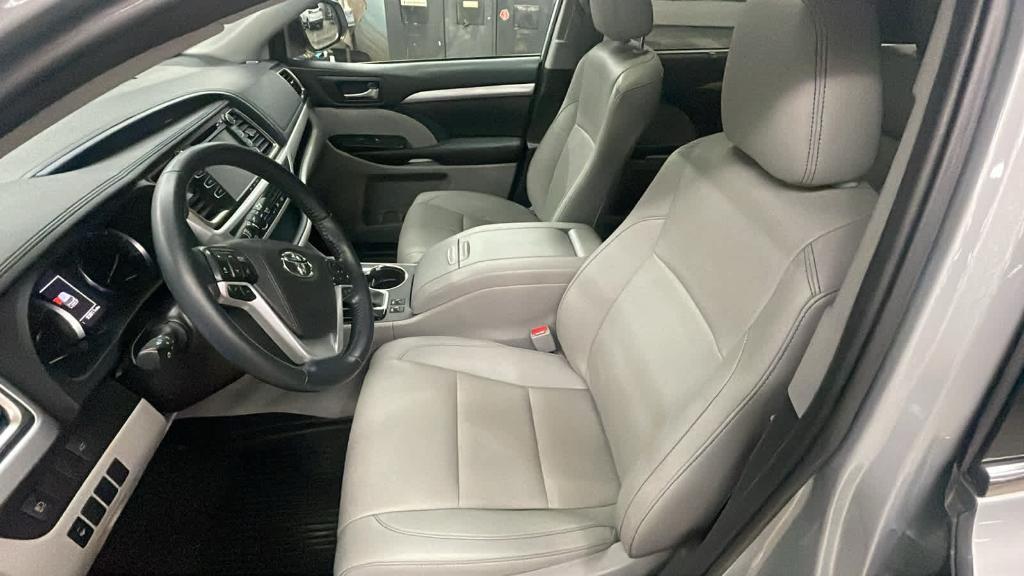 used 2019 Toyota Highlander Hybrid car, priced at $27,995