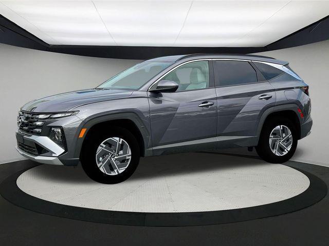 new 2025 Hyundai TUCSON Hybrid car, priced at $31,263