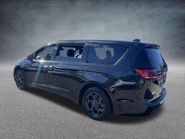 used 2022 Chrysler Pacifica Hybrid car, priced at $28,551