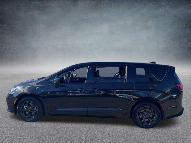 used 2022 Chrysler Pacifica Hybrid car, priced at $28,551