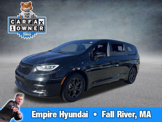 used 2022 Chrysler Pacifica Hybrid car, priced at $28,551