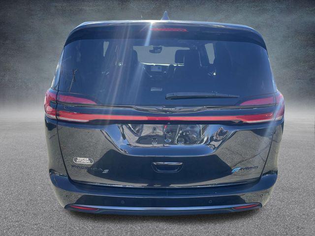 used 2022 Chrysler Pacifica Hybrid car, priced at $28,551